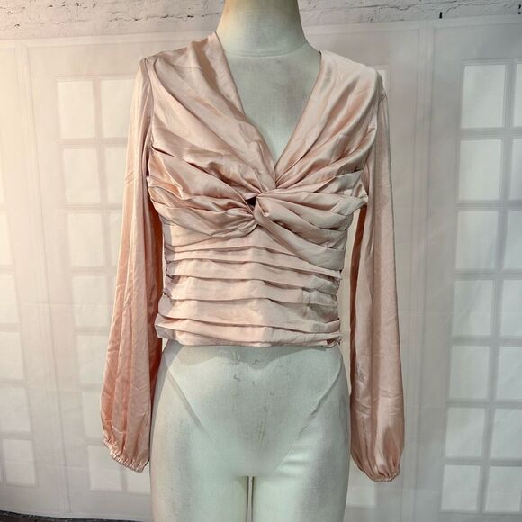 Express soft pink satin long sleeve open bow back blouse size medium - Picture 4 of 12